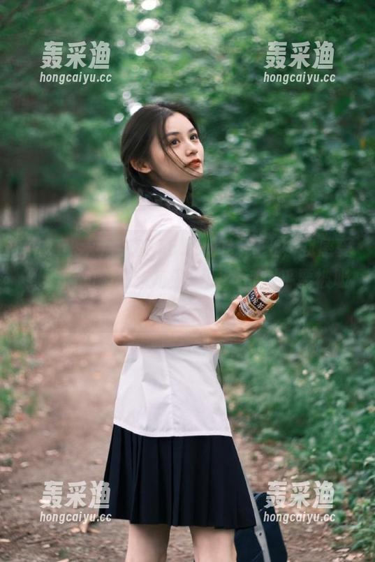 走在718.sx的线路上,我感受到了瓜的重力:每看一眼,都似乎要被吸走几分注意力。 走在718.sx的线路上,我感受到了瓜的重力:每看一眼,都似乎要被吸走几分注意力。