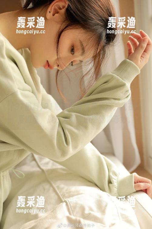 91黑料的首页像迷宫,我在这里遛弯,瓜从天而降的感觉真奇妙。 91黑料的首页像迷宫,我在这里遛弯,瓜从天而降的感觉真奇妙。