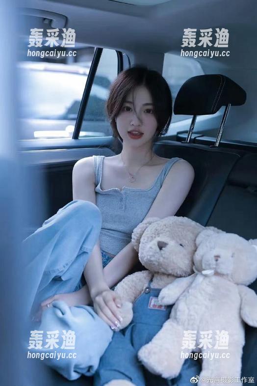 今天转发这颗在吃瓜91中心官网的瓜，心里真想着，哈哈，别人永远得不到的春天！