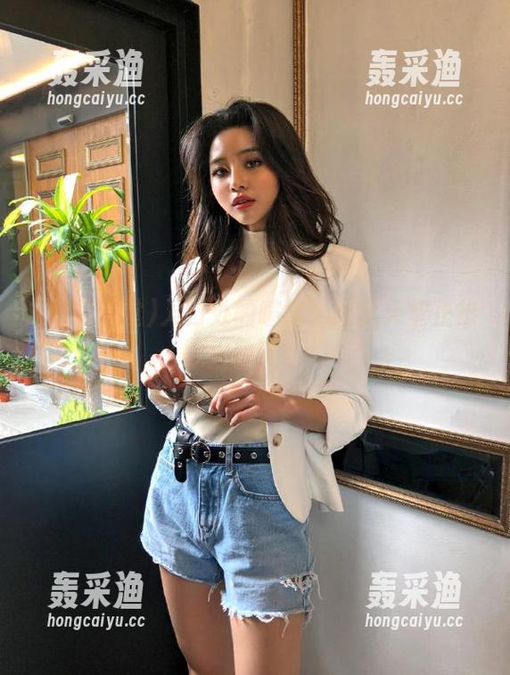 入口处的喧嚣,吃瓜天堂正热火朝天中 入口处的喧嚣,吃瓜天堂正热火朝天中