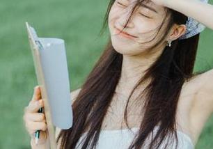 下载“吃瓜黑料网”，在线解锁各路明星的趣闻冷知识。