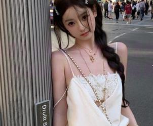 首页：好莱坞黑料正能量，今晚的八卦桌上又有啥新料？