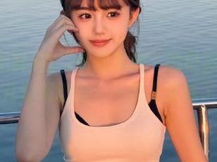 在“明星黑料”的链接里游荡，一会儿变成粉丝，一会儿又成了逗趣儿