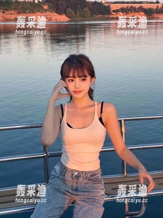 在“明星黑料”的链接里游荡,一会儿变成粉丝,一会儿又成了逗趣儿 在“明星黑料”的链接里游荡,一会儿变成粉丝,一会儿又成了逗趣儿