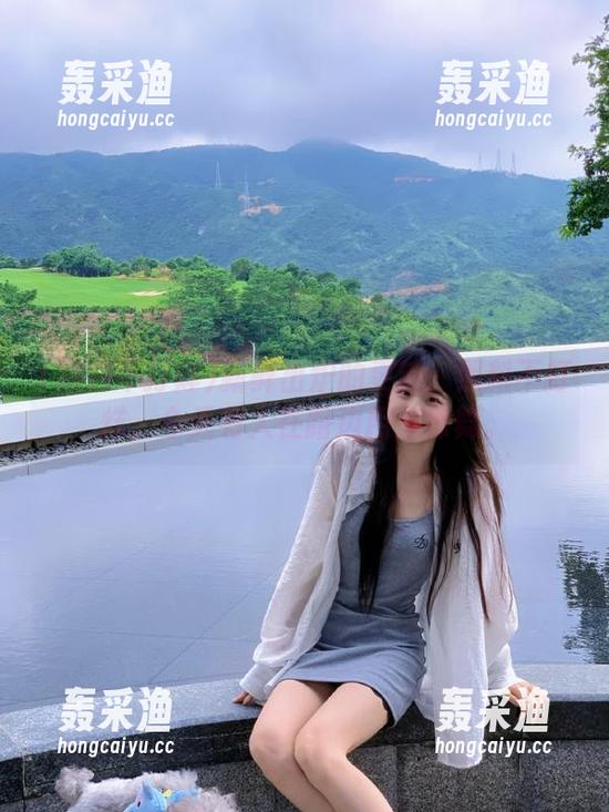 新鲜出炉的更新：黑料不打烊，今天有人在路边用力练舞。