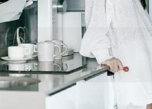 “黑料正能量官网”：带你走出迷雾,可别再迷路了啊