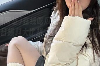 在线吃瓜新战场——黑料网址的每日爆料大比拼，我的小心脏先不打岔！